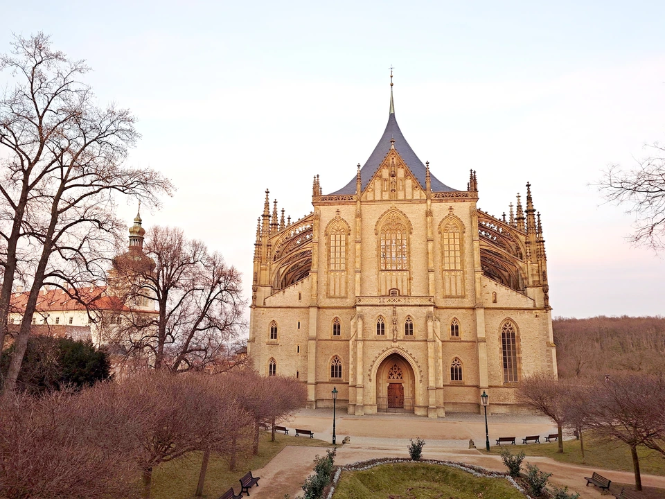 The full western facade of Saint Barbara's Church in Kutná Hora before sunset